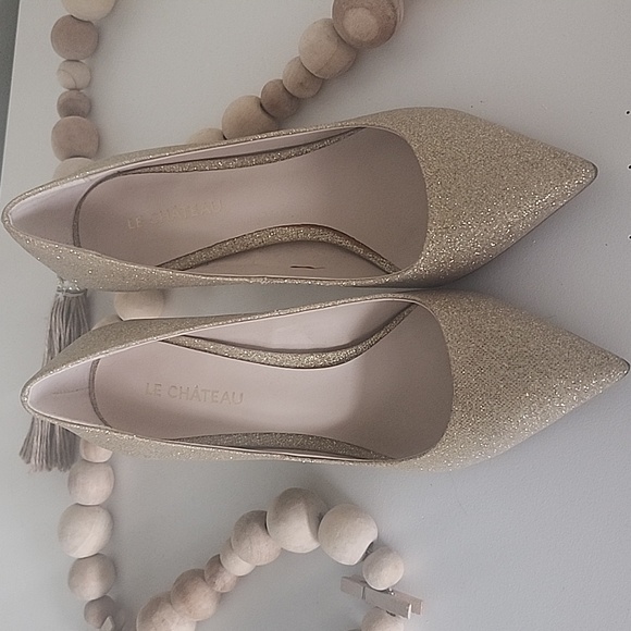 Gold heels 👠 - Picture 3 of 3